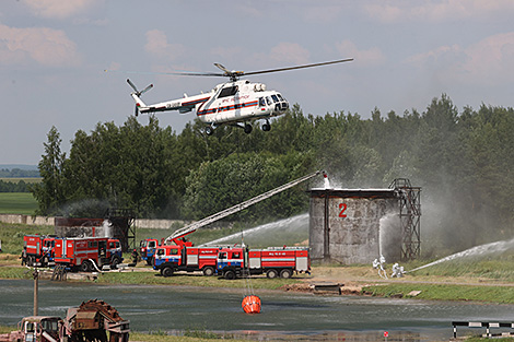 Lukashenko sends professional holiday greetings to firefighters