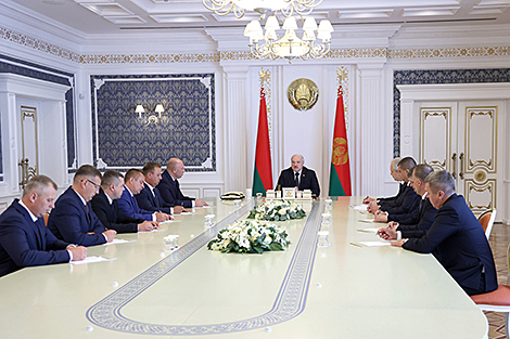 Lukashenko wants high standards of management from local authorities