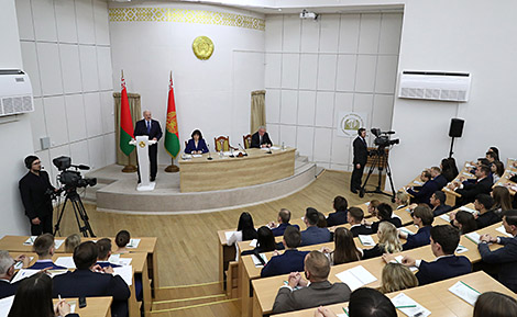 Lukashenko sets goals before Belarus’ Academy of Public Administration
