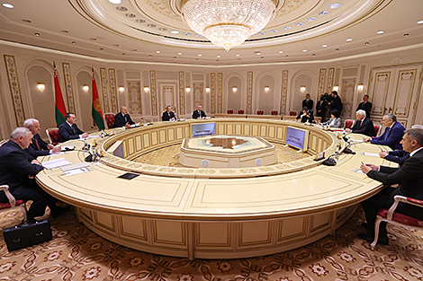 Lukashenko: Western companies exiting Union State open up new opportunities for Belarus, Russia