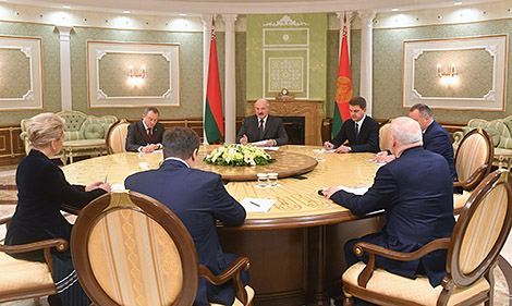 Lukashenko suggests new projects to Russia’s Novgorod Oblast