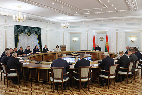 Lukashenko: Harvest campaign is of strategic importance for Belarus