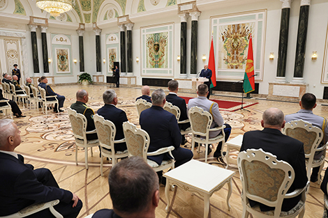 Lukashenko presents awards to mark 80th anniversary of Great Victory