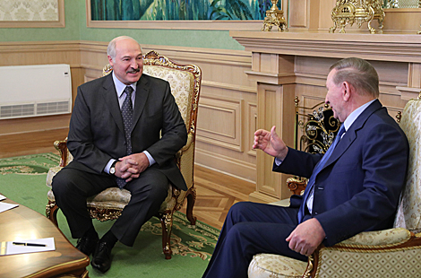 Lukashenko meets with Kuchma in Minsk