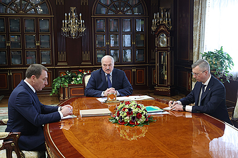 Lukashenko: Protection of the domestic market, national producers is number one priority