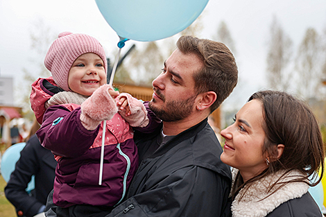Lukashenko extends Father’s Day greetings to Belarusians