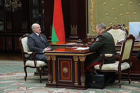 Lukashenko meets with Belarus’ Emergencies Minister Vashchenko