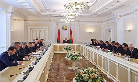 Lukashenko holds session to discuss parliamentary elections