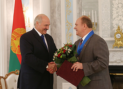 Lukashenko presents Order of Friendship of Peoples to Zyuganov
