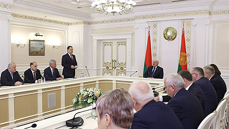 Lukashenko reviews interim results, problems of Union State programs