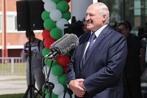 Lukashenko visits new swimming pool in Maryina Gorka