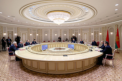 Lukashenko meets with governor of Russia’s Rostov Oblast