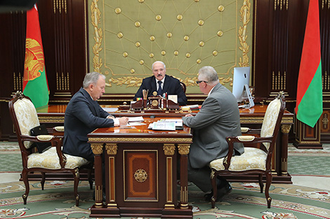 Lukashenko holds meeting to discuss development of education in Belarus
