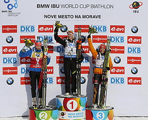 Domracheva wins Pursuit in snowstorm
