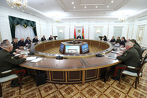 How will Belarus defend itself against an aggression? Lukashenko’s warnings
