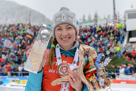 Domracheva wins Antholz mass start in big comeback