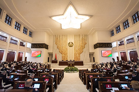 Belarusian MPs pass amendments to laws on social standards, minimal salaries