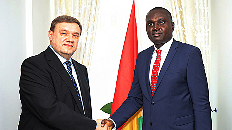 Belarus’ ambassador presents copies of credentials in Ghana’s foreign ministry