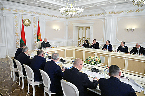 Lukashenko outlines tasks for domestic defense industry