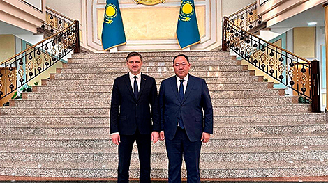 Belarus, Kazakhstan discuss topical regional, international issues