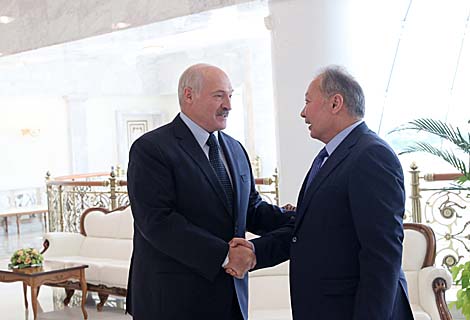 Lukashenko meets with former president of Kyrgyzstan