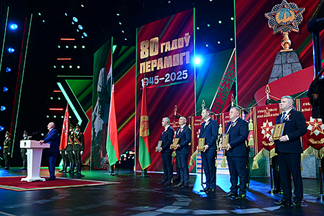 Lukashenko explains what strikes fear in opponents abroad