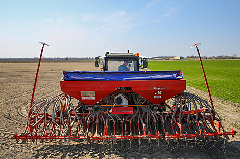 Lukashenko informed about efforts to reduce heat stress in crops, livestock