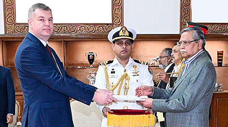 Belarusian ambassador presents credentials to president of Bangladesh
