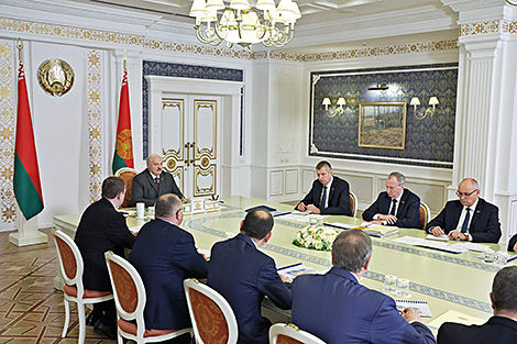 Lukashenko demands comfortable and safe alternative to minibuses