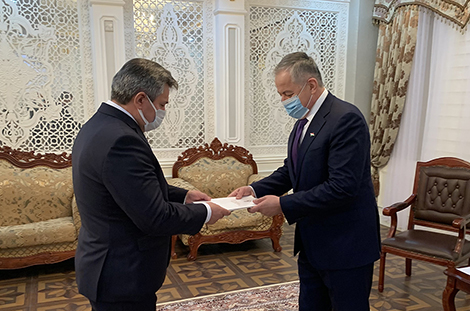 Belarusian ambassador presents copy of credentials to Tajikistan foreign minister