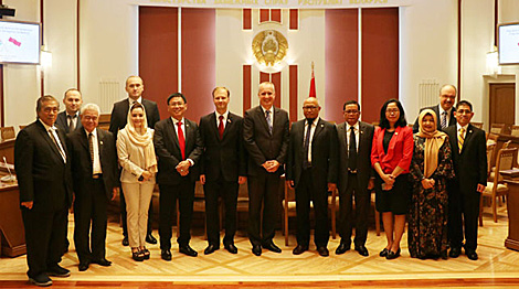 Belarus, Indonesia want to ramp up direct business contacts