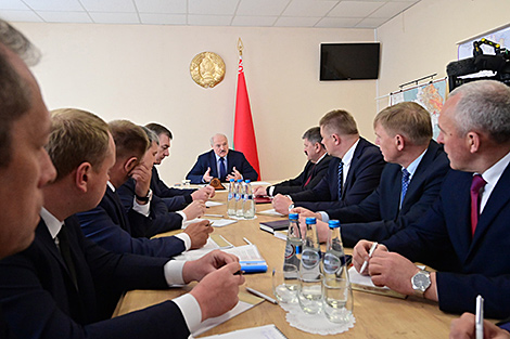 Lukashenko hosts meeting on revival of Chernobyl-affected lands in Belarus’ south