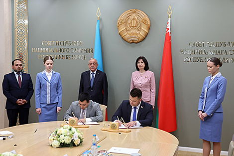 Youth organizations of Belarus, Azerbaijan sign cooperation agreement