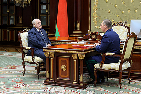 Lukashenko urges Belarusians to be vigilant against cybercrime Lukashenko urges Belarusians to be vigilant against cybercrime