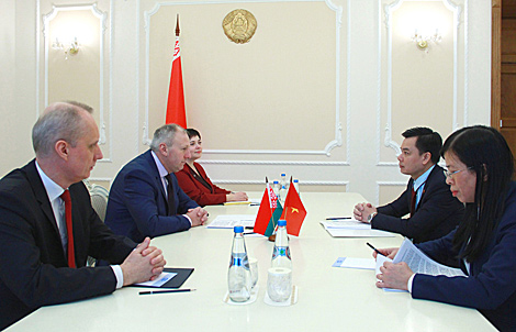 Belarus PM discusses investment cooperation with Vietnam’s ambassador