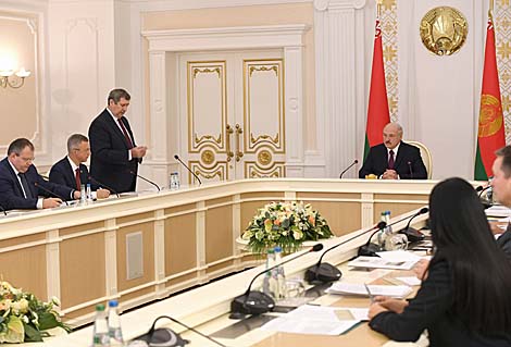 Belarus president wants autumn field work finished by 7 November