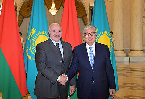 Lukashenko, Tokayev discuss EAEU summit, coronavirus, exchange Victory Day greetings