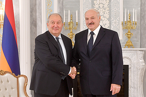 Lukashenko talks to Armenian president over phone