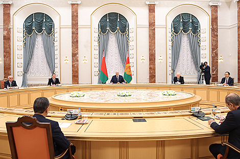 Lukashenko speaks about world redivision, responds to Zelensky