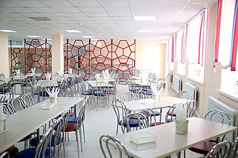 Belarus president in favor of equal meals for all kids in schools