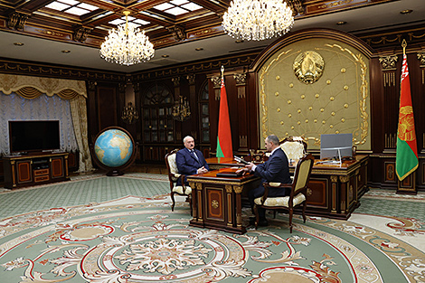 Lukashenko meets with Belarus’ NOC president