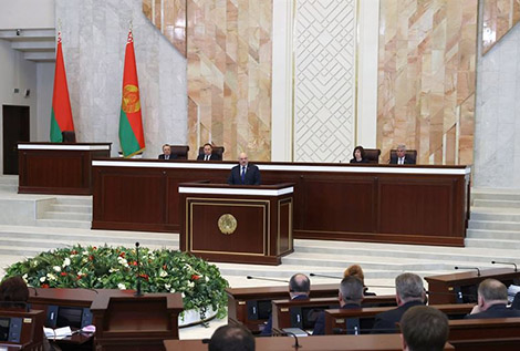 Lukashenko: Belarusian government works for people, not someone's financial ambitions