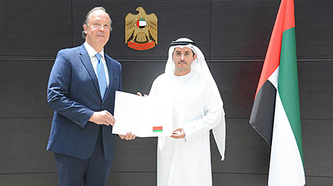 Belarus’ diplomat presents consular patent to UAE foreign ministry
