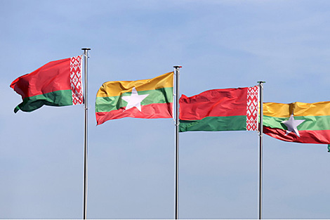 Lukashenko meets with Myanmar’s PM