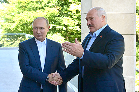 Lukashenko sends birthday greetings to Putin