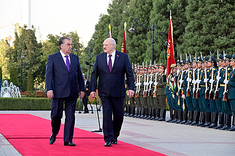 Lukashenko declares special status of strategic cooperation with Tajikistan