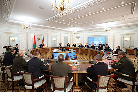 ‘Are they seeing a psychiatrist?’ Lukashenko questions absurd Western policy moves