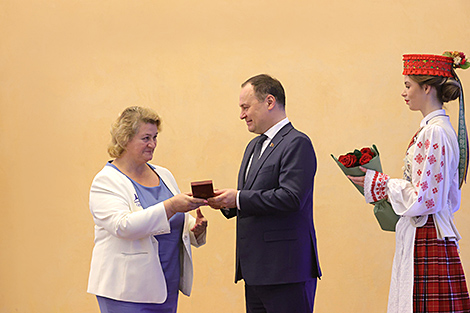 Golovchenko presents state awards for professional distinction