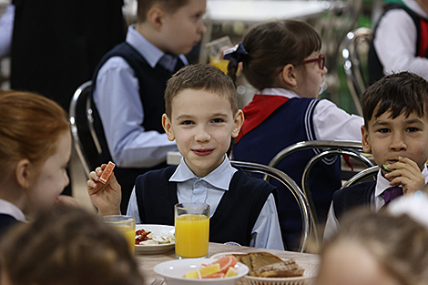 Lukashenko stresses importance of quality school meals