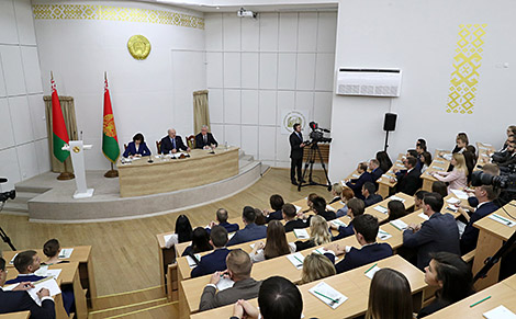 Belarus president wants civil servants to get closer to people